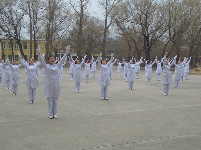 学校举办第九套广播操比赛 学生活动 齐齐哈尔市卫生学校